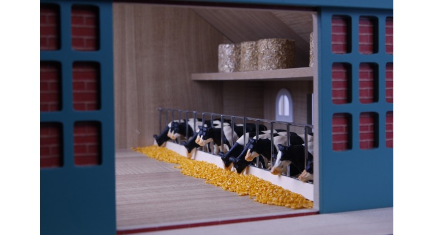 Wooden Farmhouse Toy Dollhouse