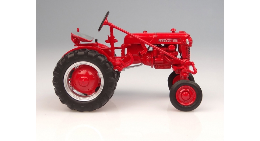 Universal Hobbies 1/43 Scale Case IH Farmall Cub Diecast Replica UH6109