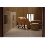 Opening wood horse stable toy